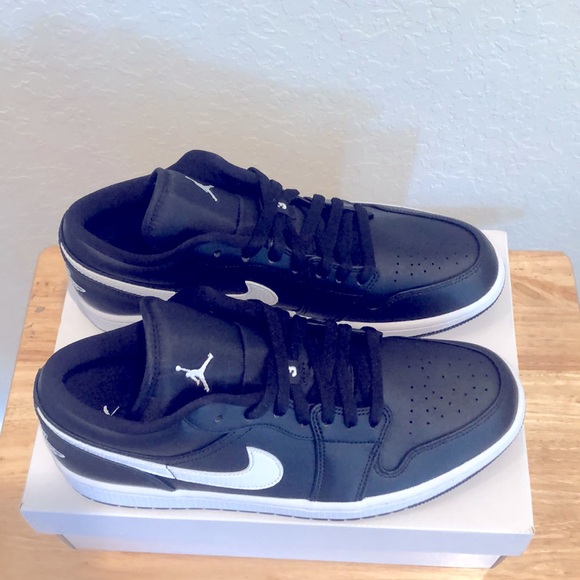 NIKE AIR JORDAN 1 LOW SNEAKERS - Picture 4 of 11